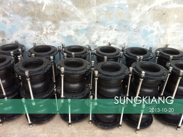 生產了一批不銹鋼拉桿黑色法蘭加固型雙球橡膠接頭