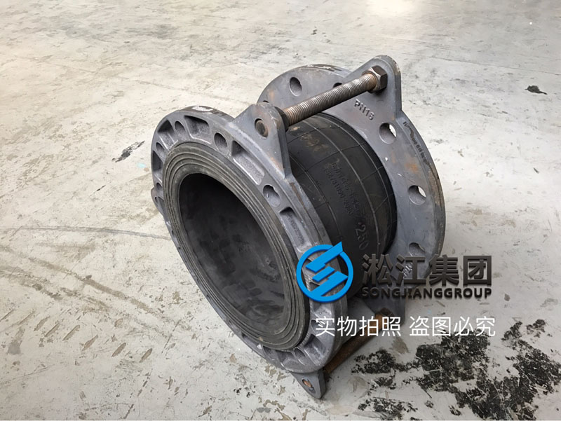 DN250橡膠接頭球墨法蘭強度檢測現場 DN250橡膠接頭球墨法蘭強度檢測現場