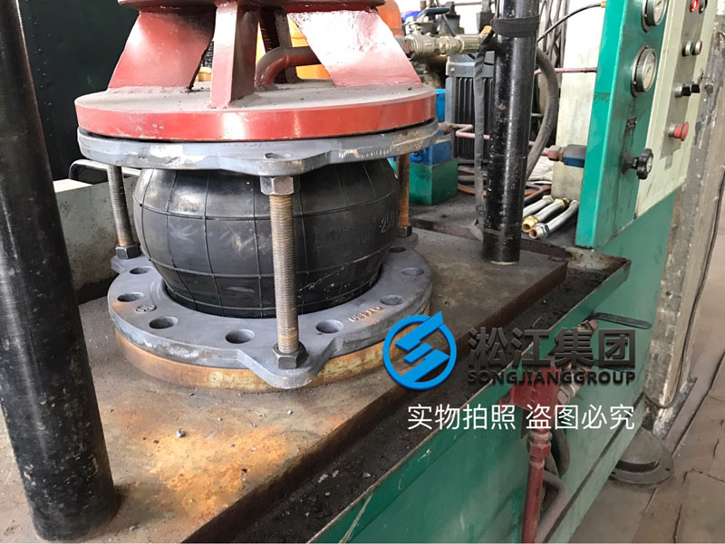 DN250橡膠接頭球墨法蘭強度檢測現場 DN250橡膠接頭球墨法蘭強度檢測現場