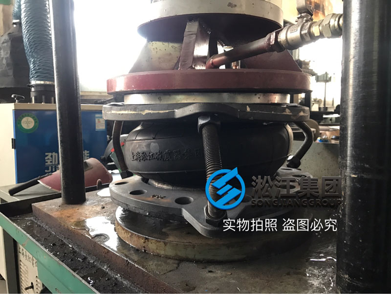 DN250橡膠接頭球墨法蘭強度檢測現場 DN250橡膠接頭球墨法蘭強度檢測現場