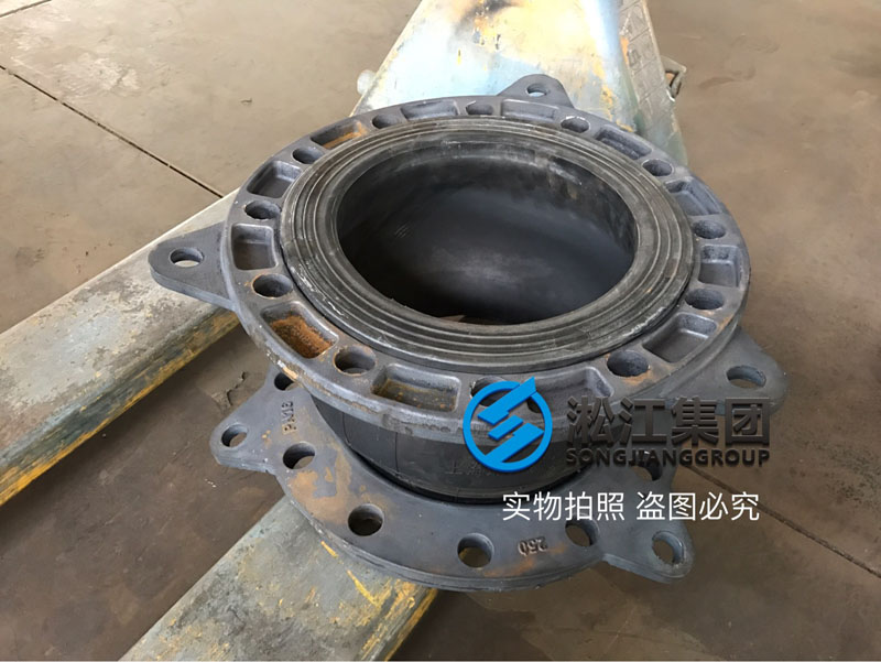DN250橡膠接頭球墨法蘭強度檢測現場 DN250橡膠接頭球墨法蘭強度檢測現場