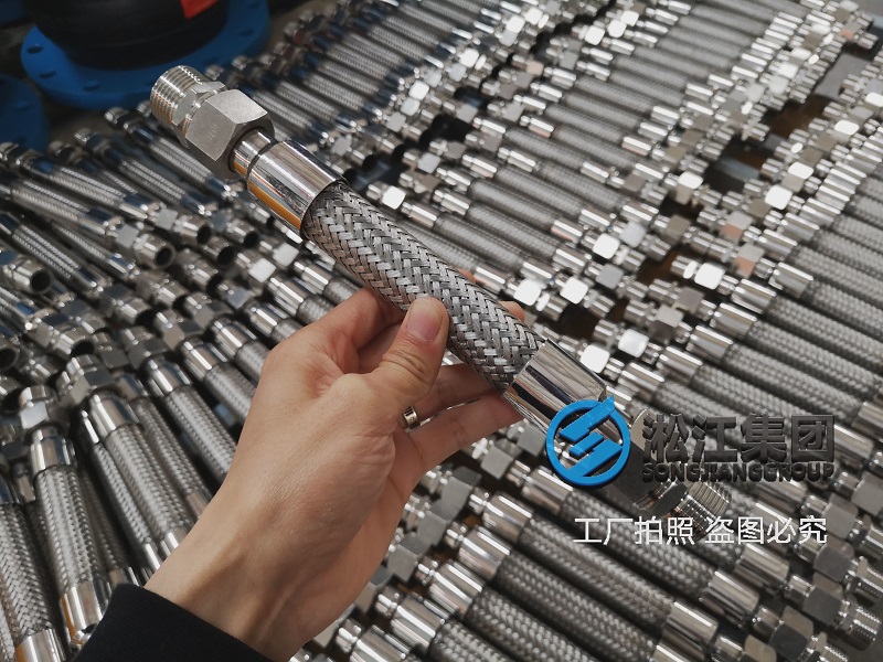 空調(diào)軟管發(fā)貨現(xiàn)場“小軟管大作用” 空調(diào)軟管發(fā)貨現(xiàn)場“小軟管大作用”