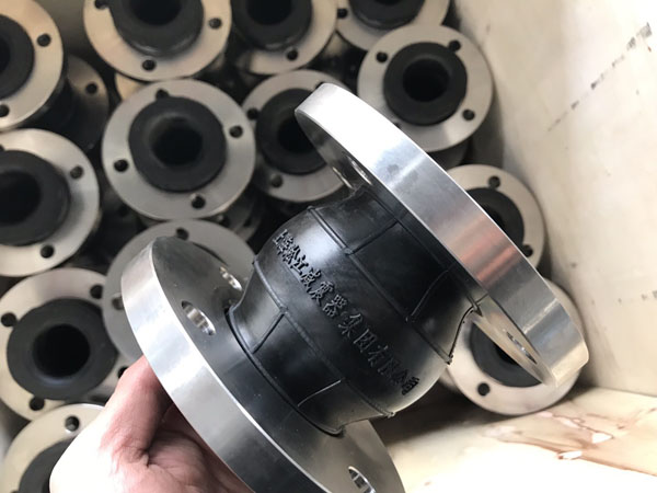 【造假】東莞某項目發現假冒偽劣上海淞江集團橡膠接頭產品